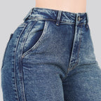 Jeans Straight Semirrígido Tiro Alto 7401